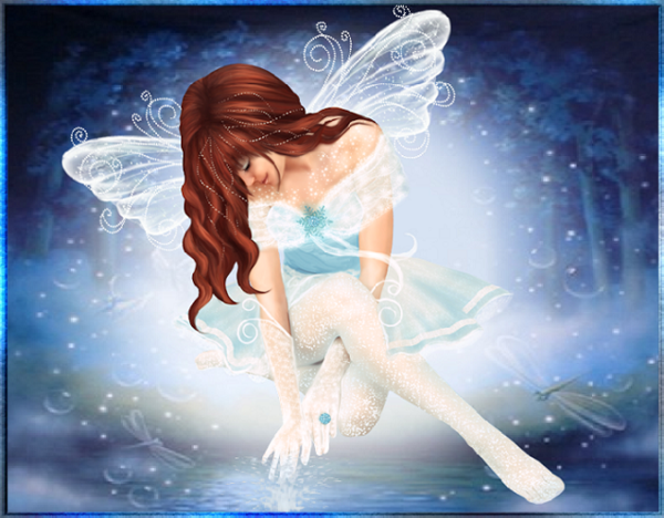 Fée bleue rousse, paysage magique.