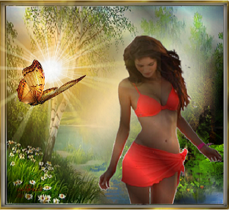 Jeune femme et papillon doré en été